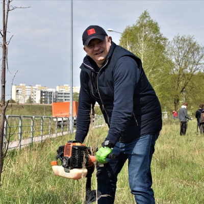 Akcja sadzenie drzewek w okolicach Stawu Godowskiego w Radomiu
